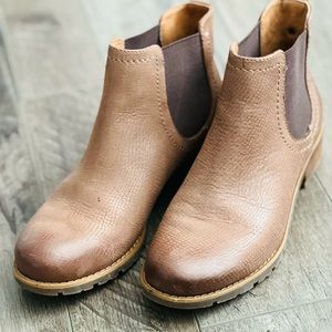 Sofft Tan Chelsea Boots sz 7